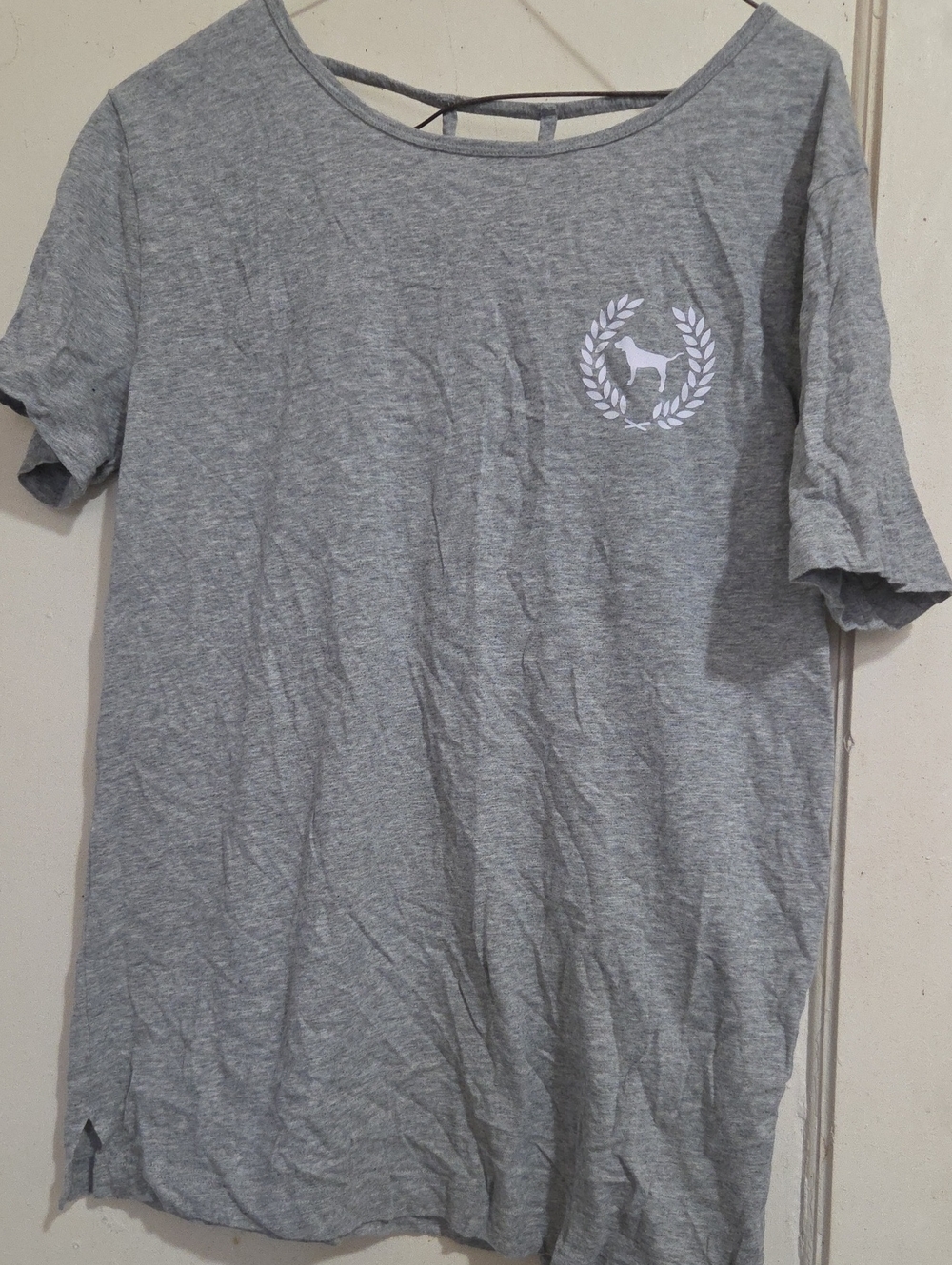 PINK Victoria's Secret Heather Gray Short Sleeve Tee with Laurel Dog Emblem